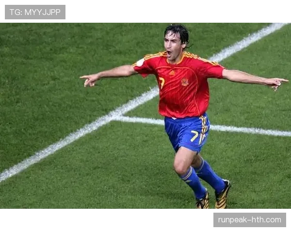 传奇前锋劳尔：精彩瞬间回顾职业生涯荣耀