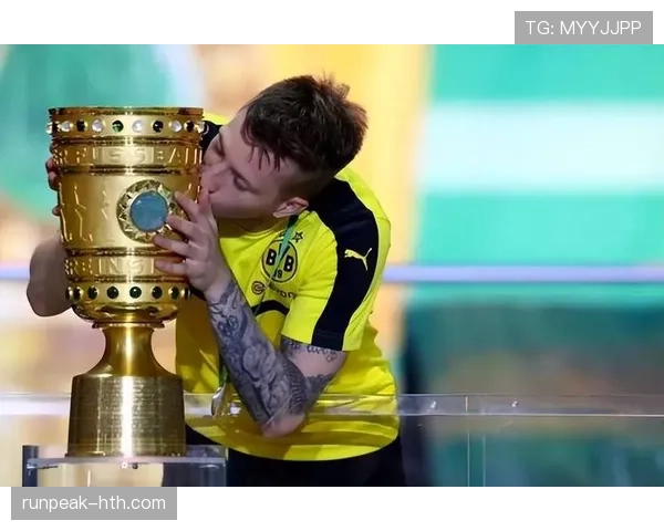 37岁莱万多夫斯基状态依旧勇猛,职业生涯开启全新篇章引关注 37岁莱万多夫斯基状态依旧勇猛,职业生涯开启全新篇章引关注