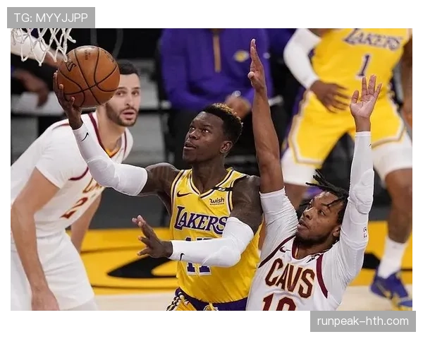 阿什拉夫与阿尔巴边路表现对比:攻防贡献与状态走势分析 阿什拉夫与阿尔巴边路表现对比:攻防贡献与状态走势分析