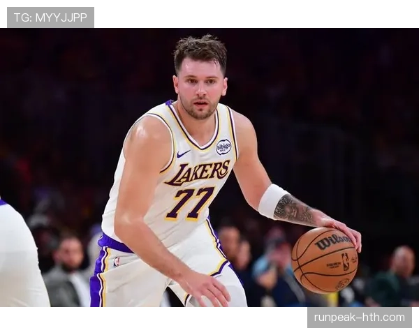 东契奇突破拉开空间助攻提升球队关键时刻进攻效率