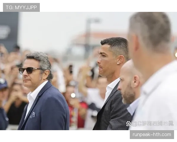 C罗家衣柜像球队博物馆，他的T恤我一个月工资都掏不起